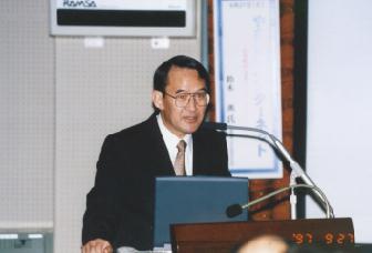 Kaoru Suzuki at the podium